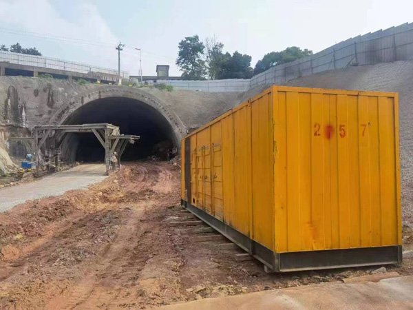 白云发电机出租自启装置的工作原理是什么？