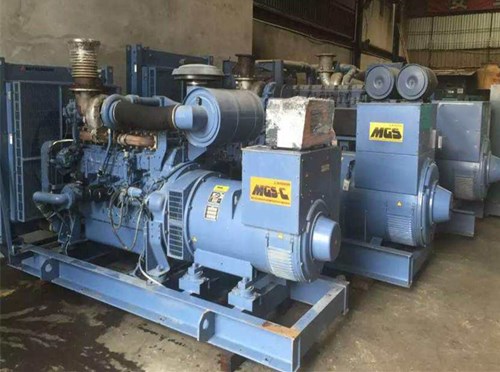 白云发电机组带负载降电压是什么原因照成的？